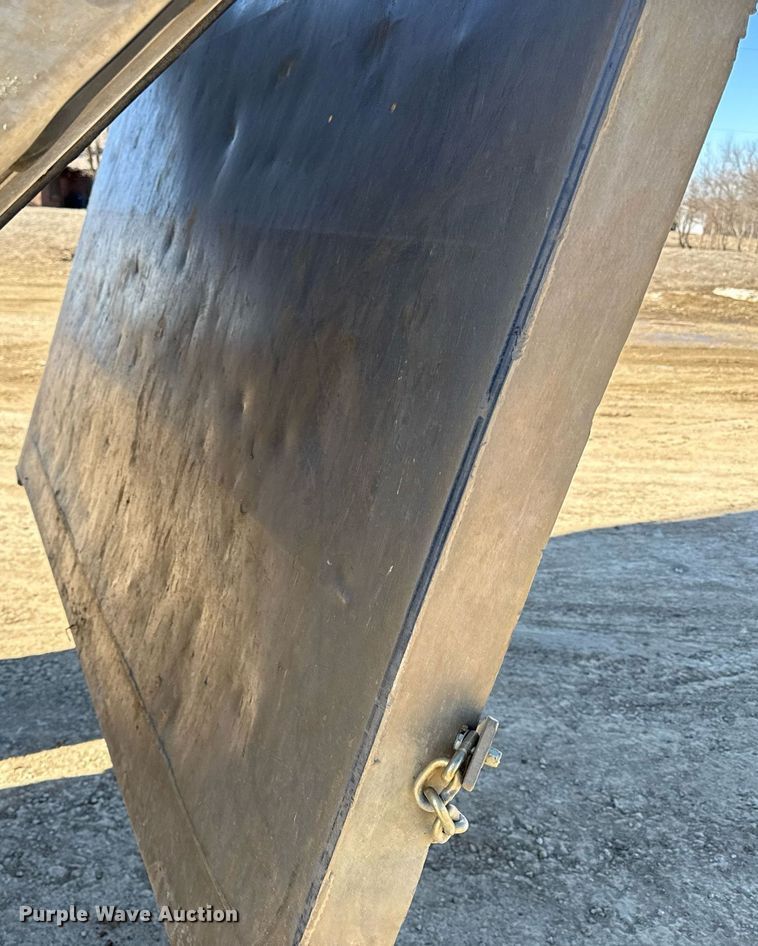 image for item DQ6646 2004 Kenworth T300 dump truck