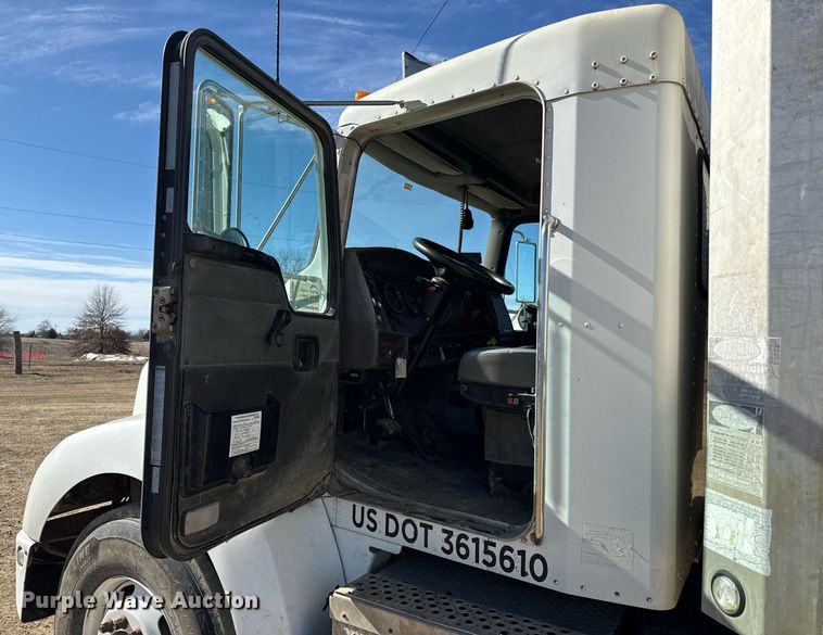 image for item DQ6646 2004 Kenworth T300 dump truck