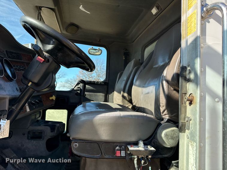 image for item DQ6646 2004 Kenworth T300 dump truck