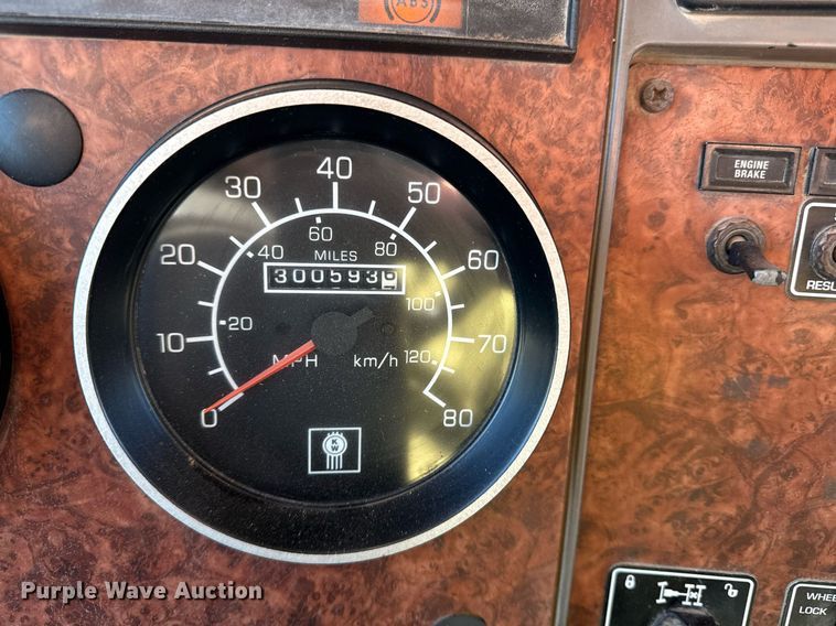 image for item DQ6646 2004 Kenworth T300 dump truck