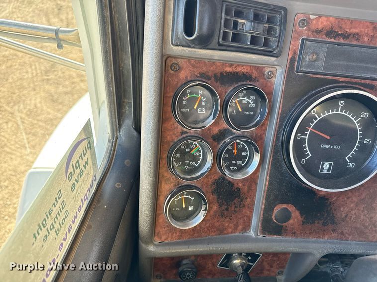 image for item DQ6646 2004 Kenworth T300 dump truck