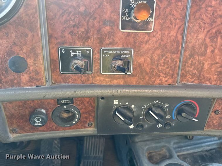 image for item DQ6646 2004 Kenworth T300 dump truck