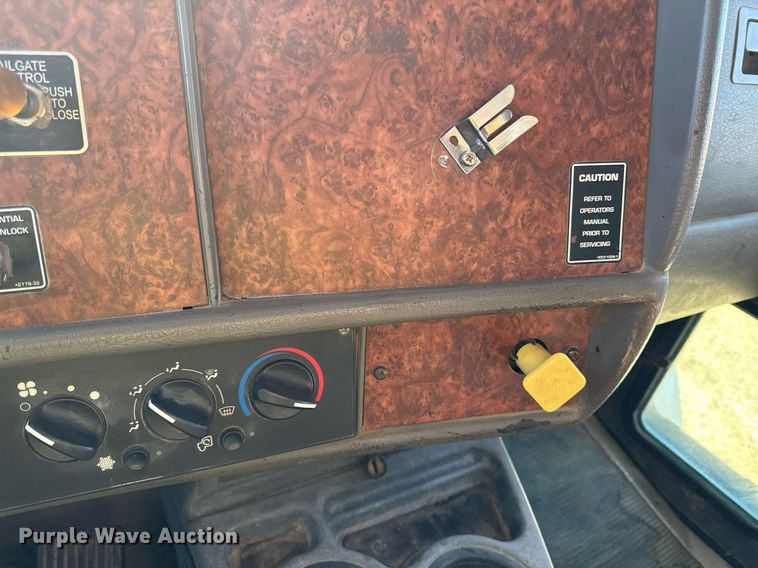 image for item DQ6646 2004 Kenworth T300 dump truck