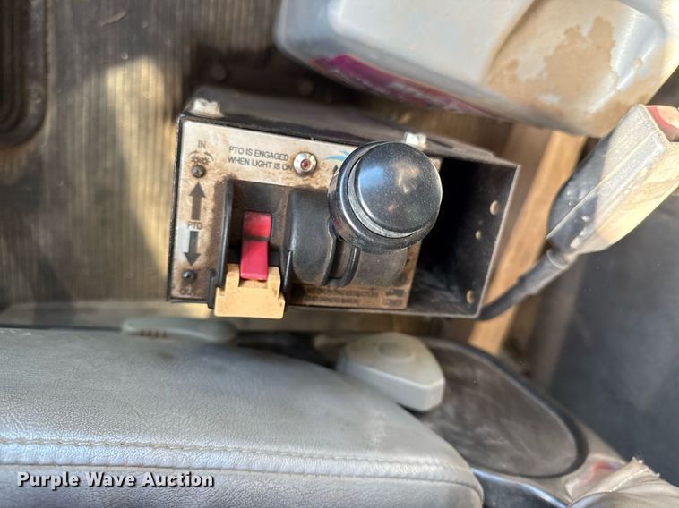 image for item DQ6646 2004 Kenworth T300 dump truck