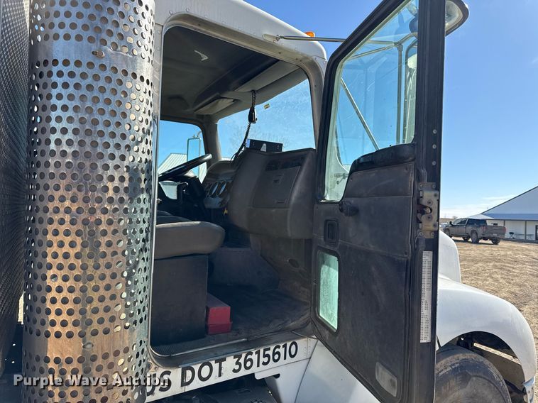 image for item DQ6646 2004 Kenworth T300 dump truck