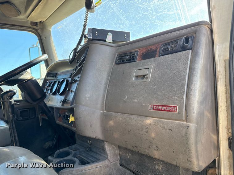 image for item DQ6646 2004 Kenworth T300 dump truck