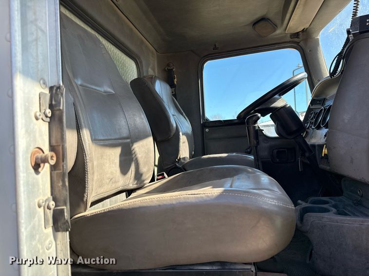 image for item DQ6646 2004 Kenworth T300 dump truck