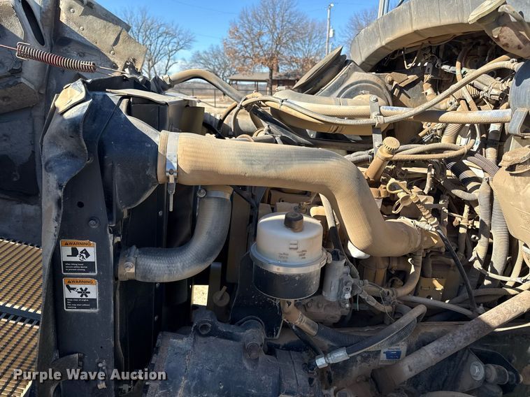 image for item DQ6646 2004 Kenworth T300 dump truck