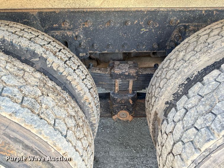 image for item DQ6646 2004 Kenworth T300 dump truck