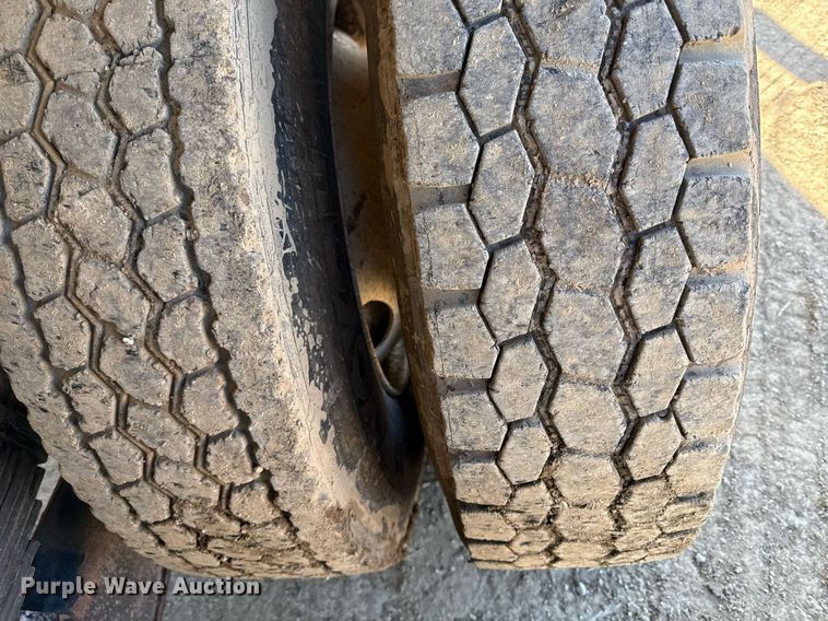 image for item DQ6646 2004 Kenworth T300 dump truck