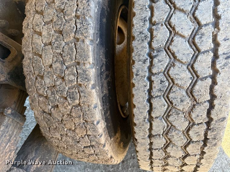 image for item DQ6646 2004 Kenworth T300 dump truck