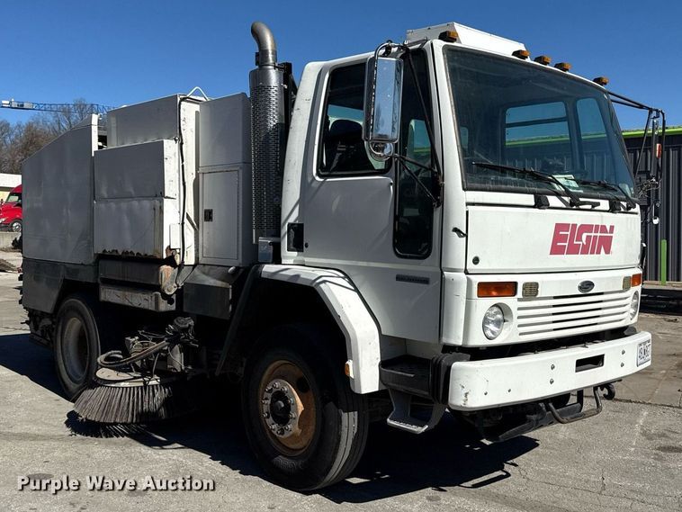 image for item DQ6671 2007 Sterling SC8000 street sweeper truck