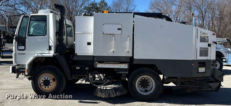image for item DQ6671 2007 Sterling SC8000 street sweeper truck