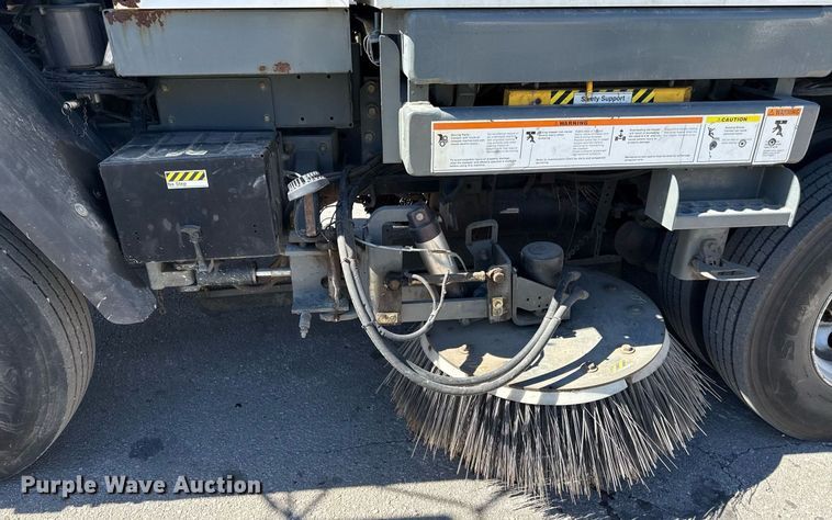 image for item DQ6671 2007 Sterling SC8000 street sweeper truck
