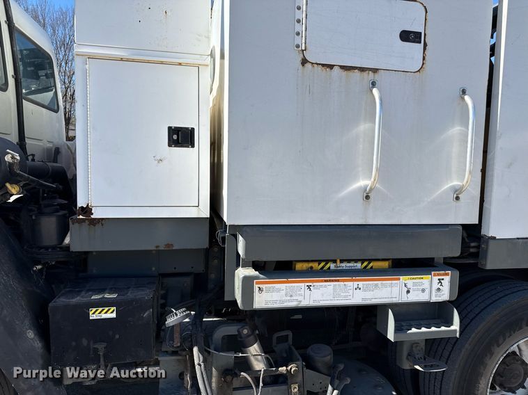 image for item DQ6671 2007 Sterling SC8000 street sweeper truck