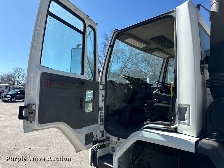 image for item DQ6671 2007 Sterling SC8000 street sweeper truck