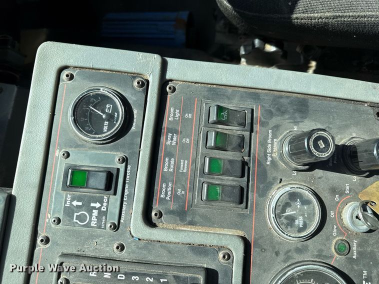 image for item DQ6671 2007 Sterling SC8000 street sweeper truck