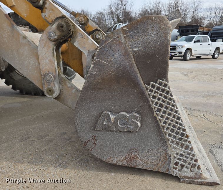 image for item DS5283 1997 Case 621B XT wheel loader