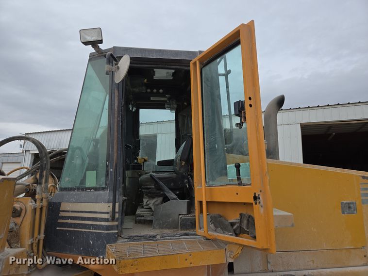 image for item DS5283 1997 Case 621B XT wheel loader