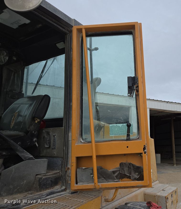 image for item DS5283 1997 Case 621B XT wheel loader