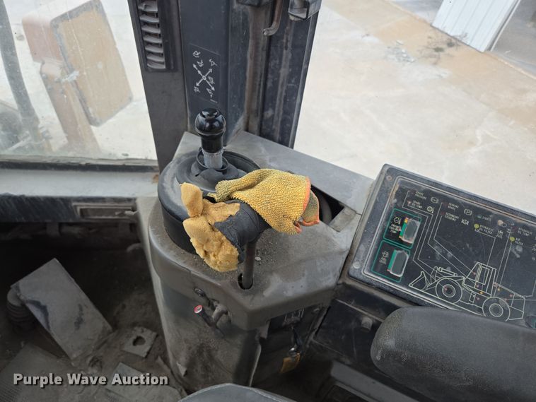 image for item DS5283 1997 Case 621B XT wheel loader