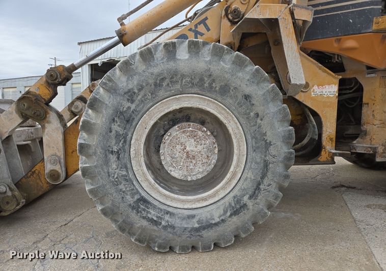 image for item DS5283 1997 Case 621B XT wheel loader