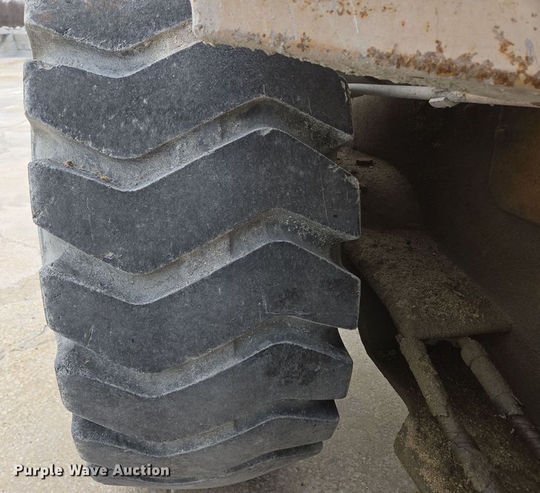 image for item DS5283 1997 Case 621B XT wheel loader