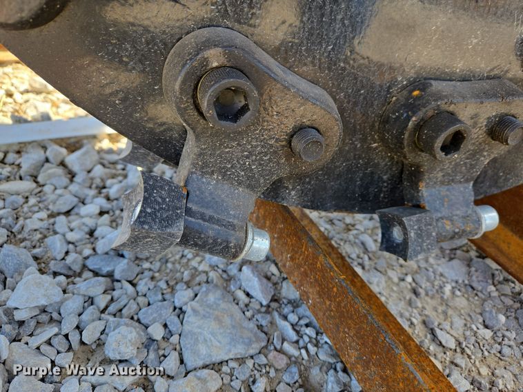 image for item DS5317 Handy HSSG27 skid steer stump grinder