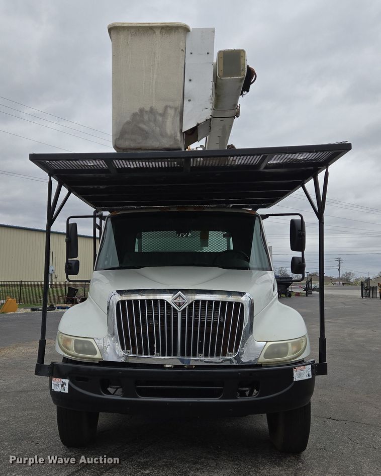image for item DS5336 2005 International 4300 forestry bucket truck