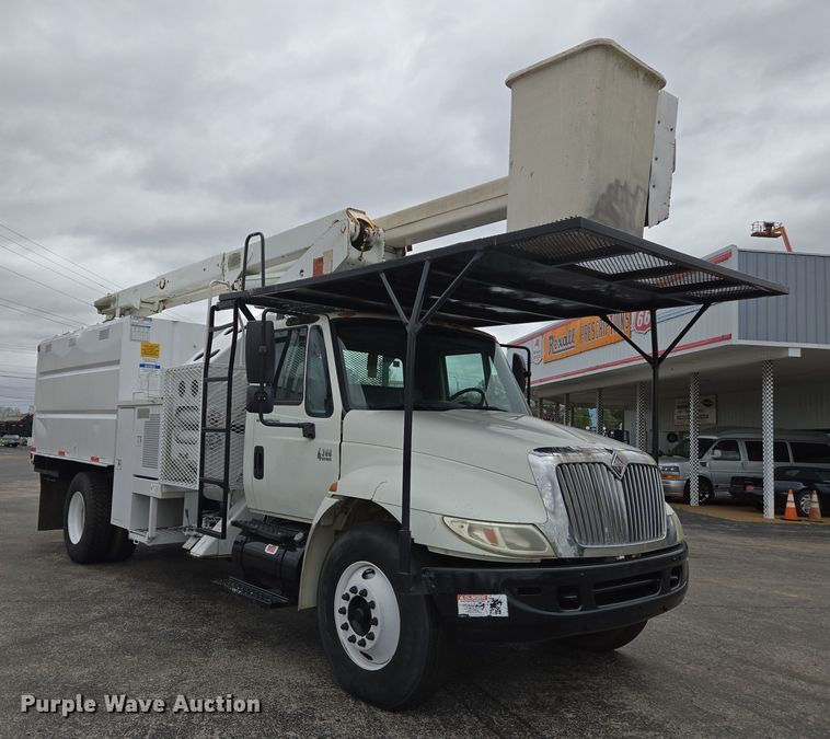 image for item DS5336 2005 International 4300 forestry bucket truck