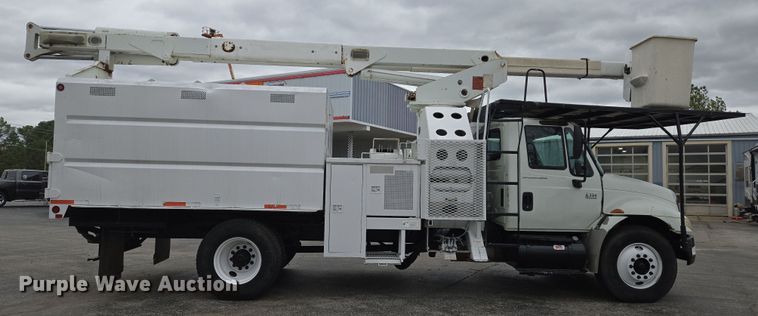 image for item DS5336 2005 International 4300 forestry bucket truck