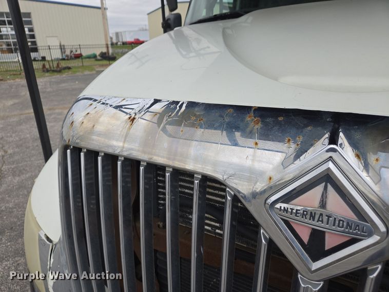 image for item DS5336 2005 International 4300 forestry bucket truck