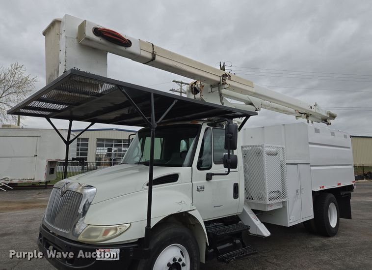 image for item DS5336 2005 International 4300 forestry bucket truck