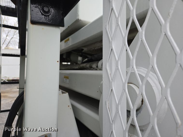 image for item DS5336 2005 International 4300 forestry bucket truck