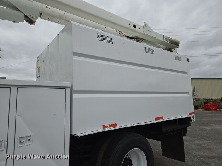image for item DS5336 2005 International 4300 forestry bucket truck