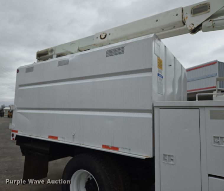 image for item DS5336 2005 International 4300 forestry bucket truck