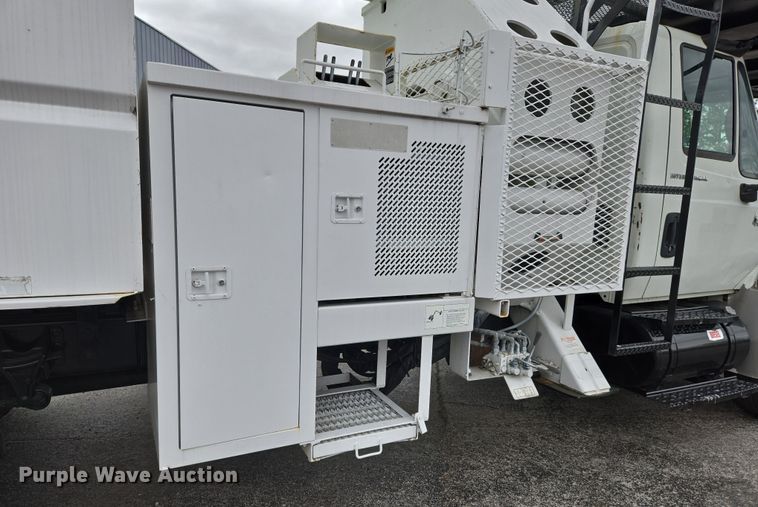 image for item DS5336 2005 International 4300 forestry bucket truck