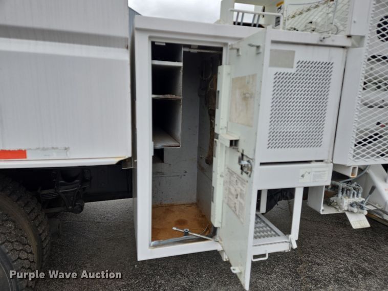 image for item DS5336 2005 International 4300 forestry bucket truck