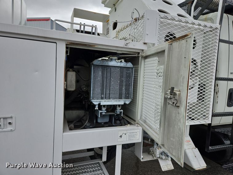 image for item DS5336 2005 International 4300 forestry bucket truck