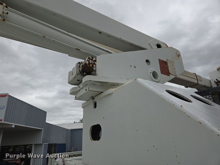 image for item DS5336 2005 International 4300 forestry bucket truck