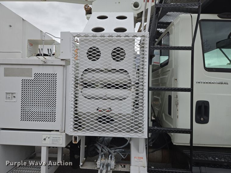 image for item DS5336 2005 International 4300 forestry bucket truck