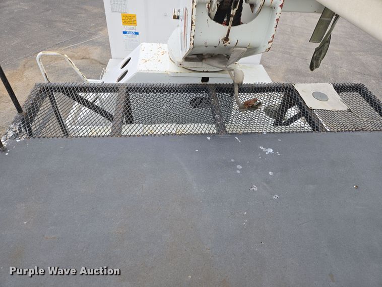 image for item DS5336 2005 International 4300 forestry bucket truck