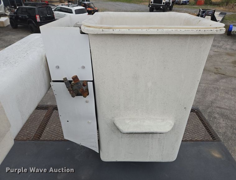 image for item DS5336 2005 International 4300 forestry bucket truck