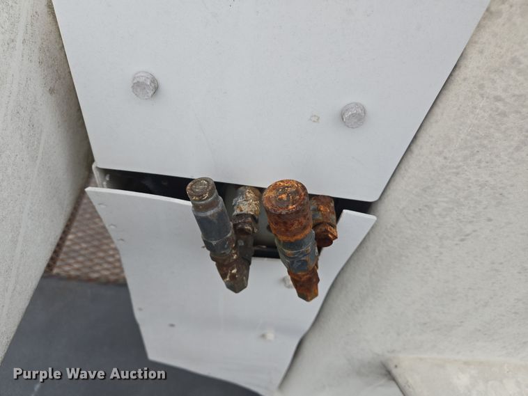 image for item DS5336 2005 International 4300 forestry bucket truck