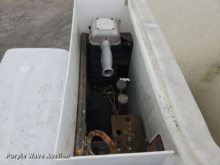 image for item DS5336 2005 International 4300 forestry bucket truck