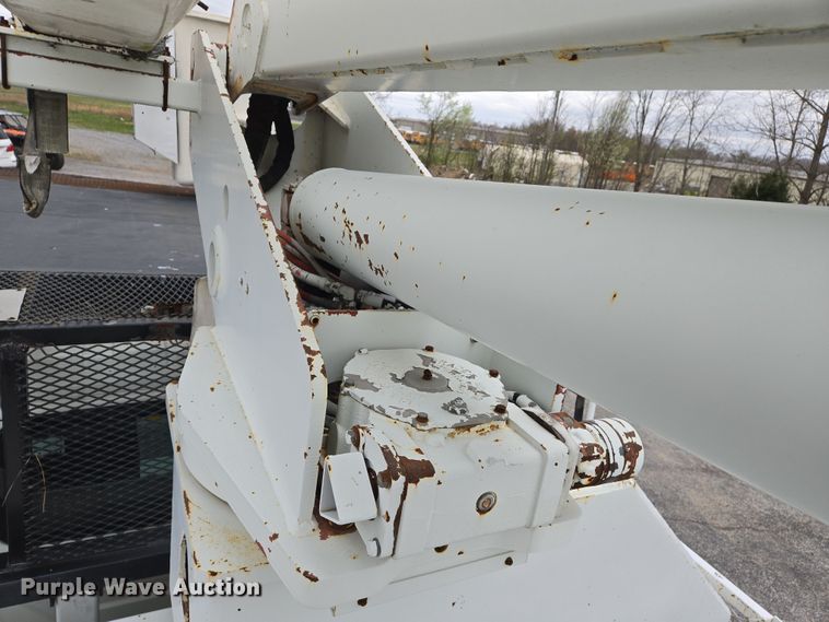 image for item DS5336 2005 International 4300 forestry bucket truck