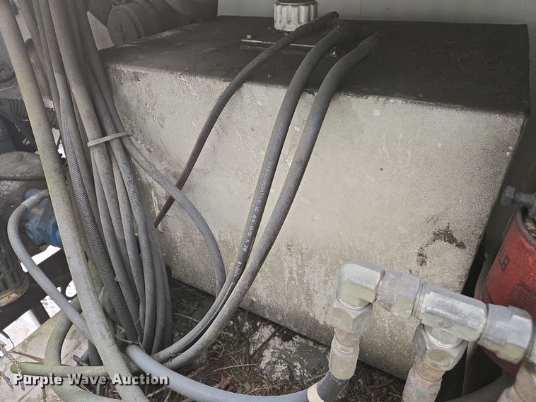 image for item DS5336 2005 International 4300 forestry bucket truck