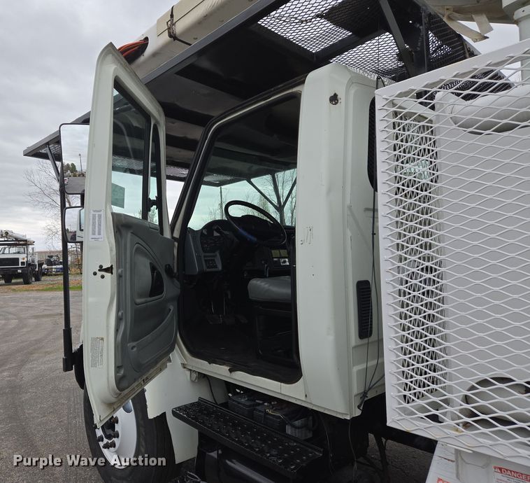 image for item DS5336 2005 International 4300 forestry bucket truck