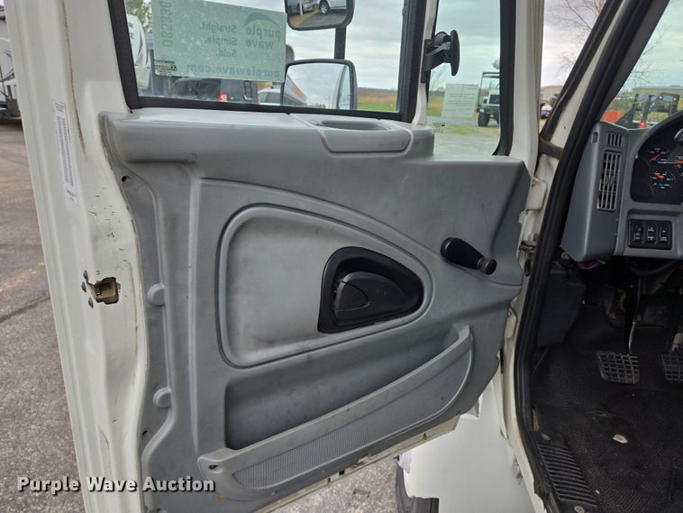 image for item DS5336 2005 International 4300 forestry bucket truck