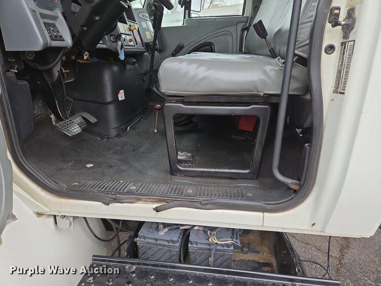 image for item DS5336 2005 International 4300 forestry bucket truck